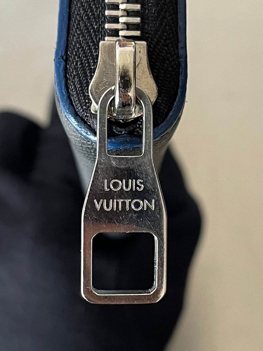 Louis Vuitton Zippy Vertical Taiga