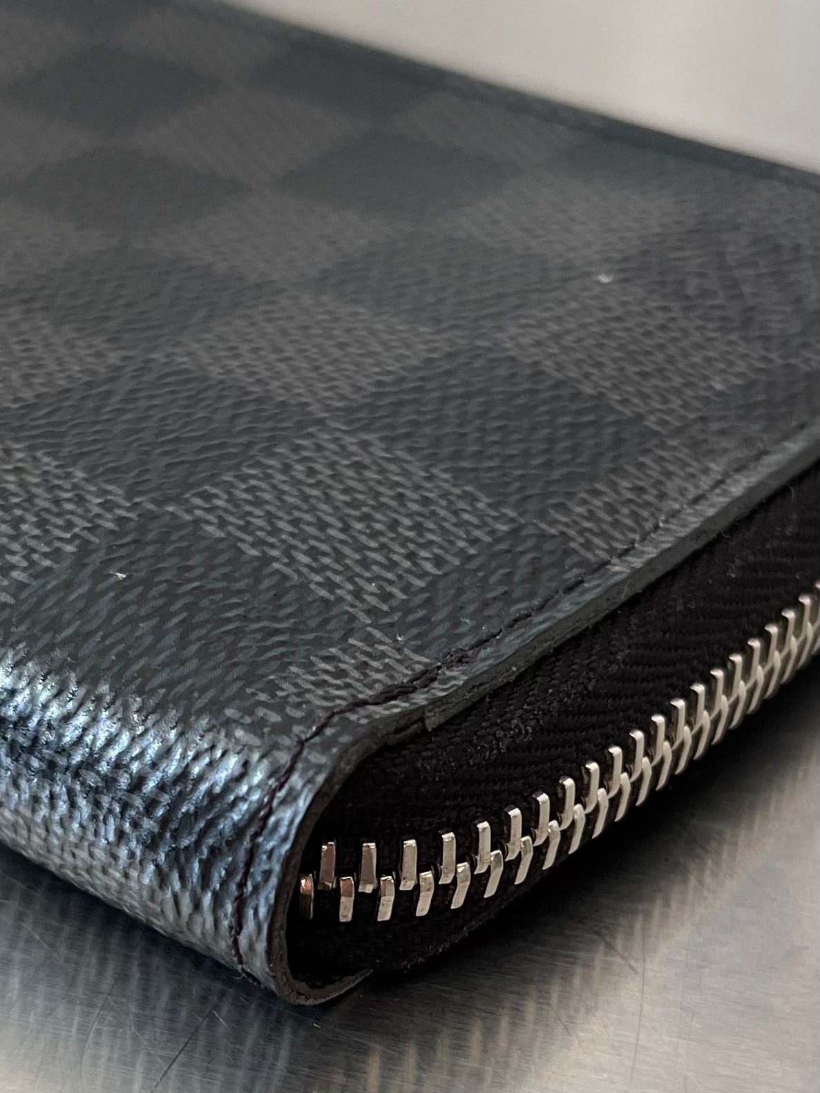 Louis Vuitton Zippy Vertical Damier