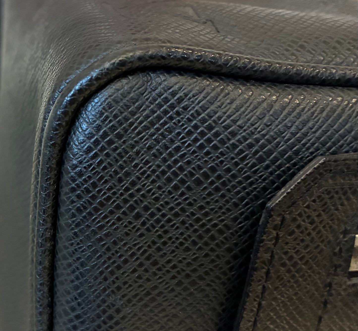 Louis Vuitton Trousse Ivan Taiga