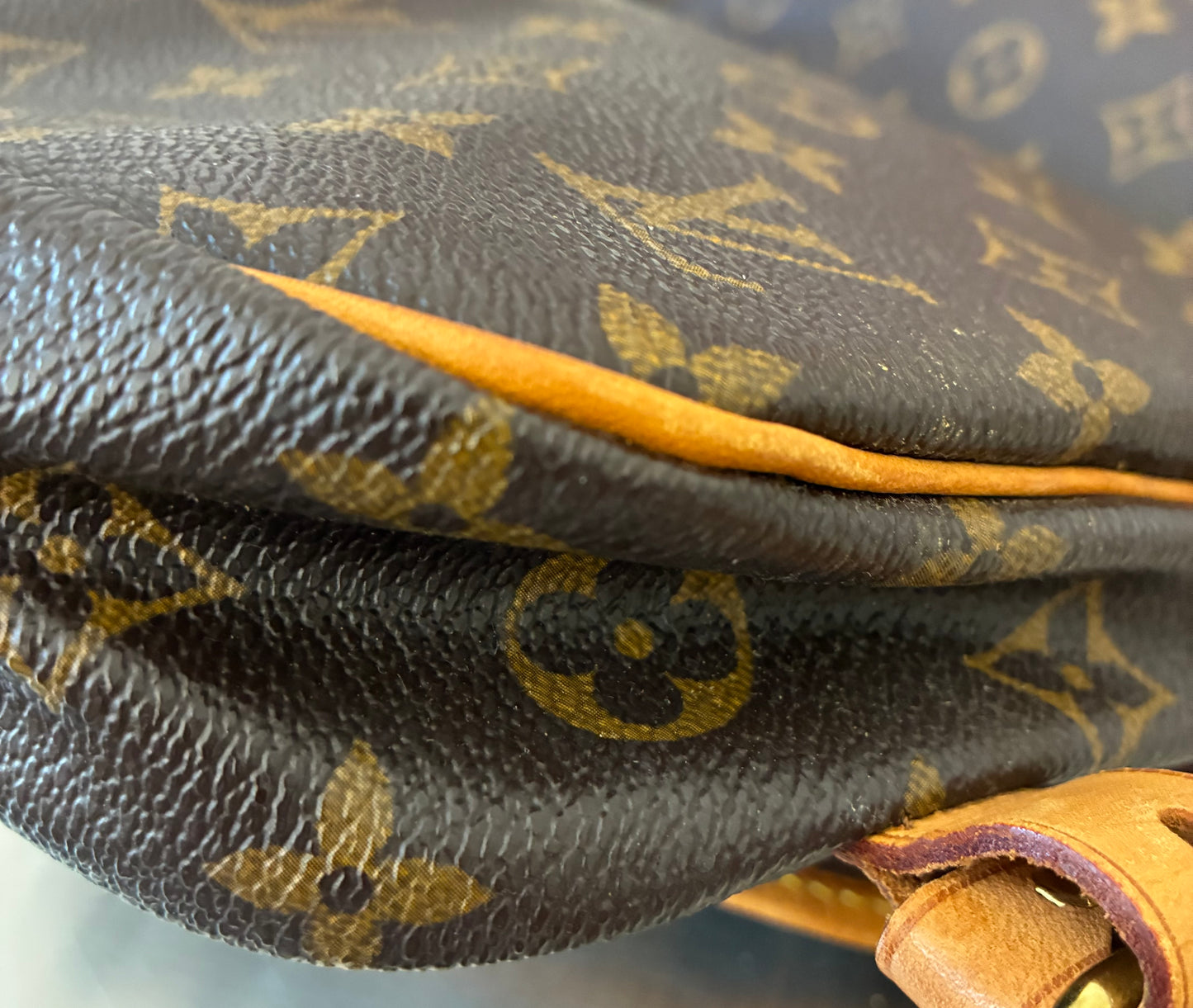 Louis Vuitton Saumur 30