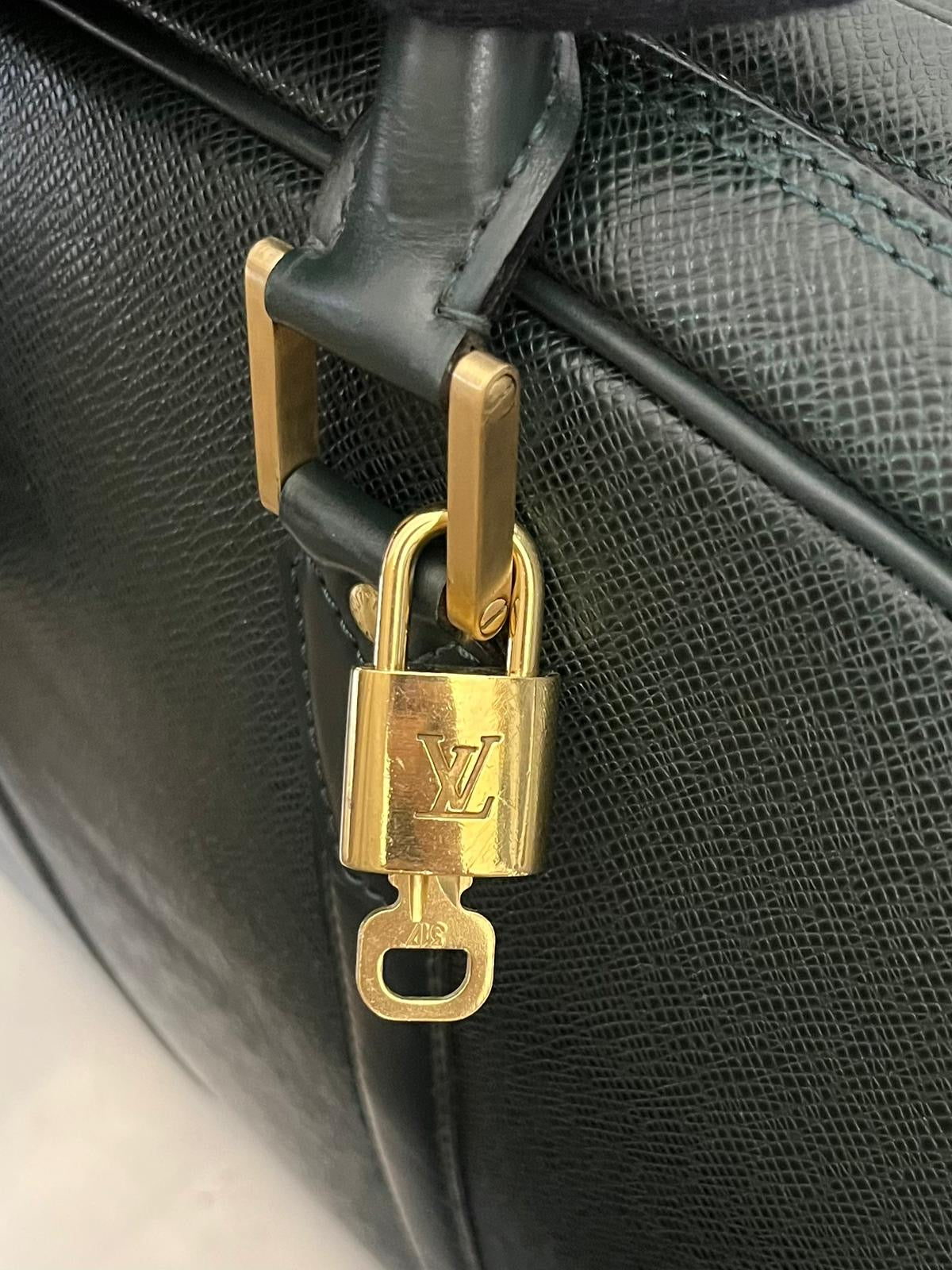 Louis Vuitton Helanga Taiga