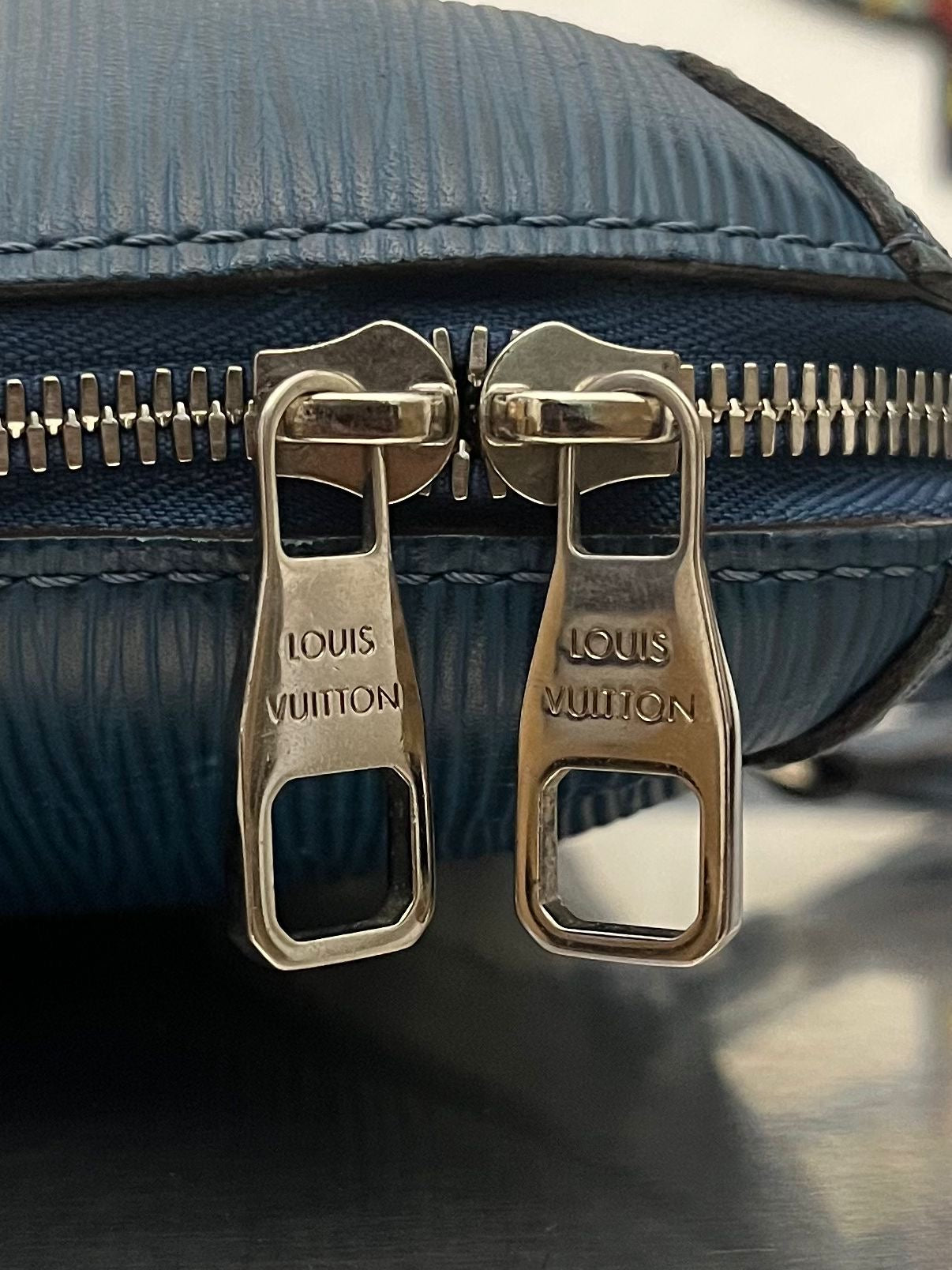 Louis Vuitton Porte Documents Jour Epi
