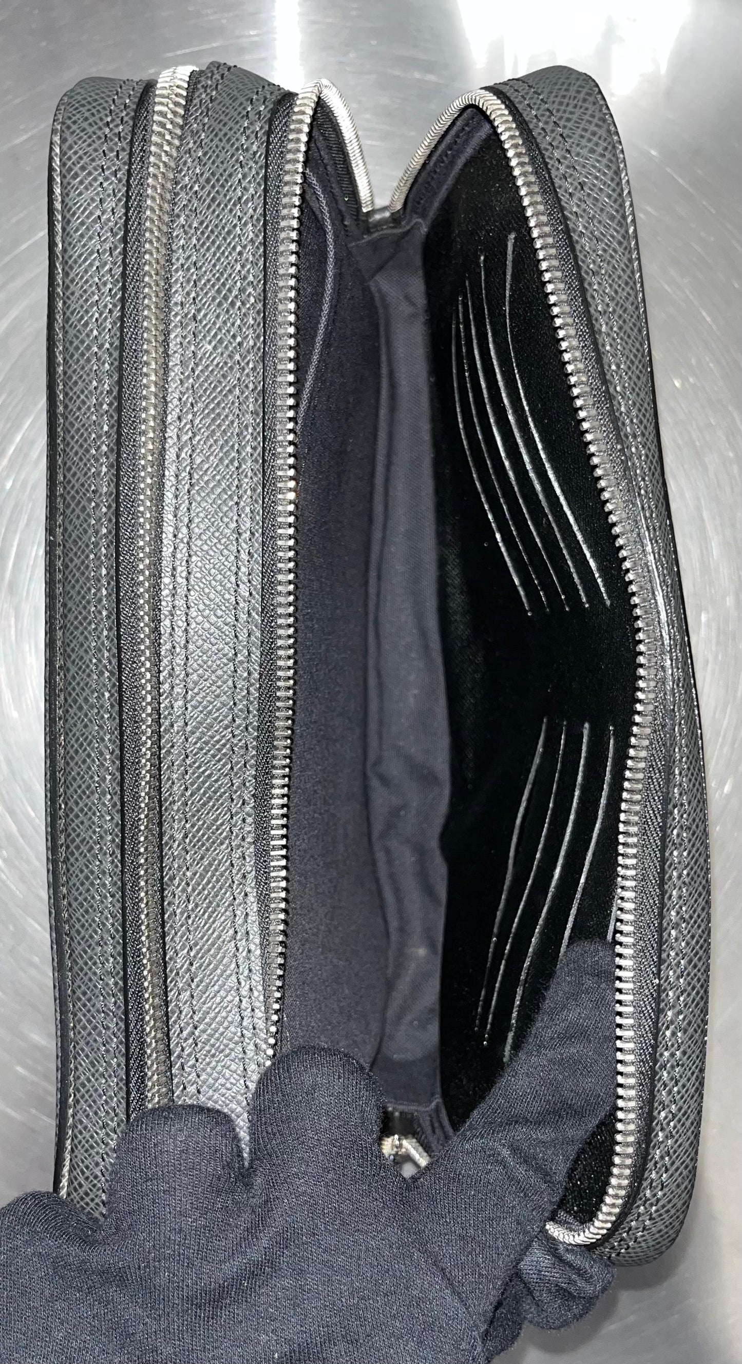 Louis Vuitton Neo Pavel Taiga