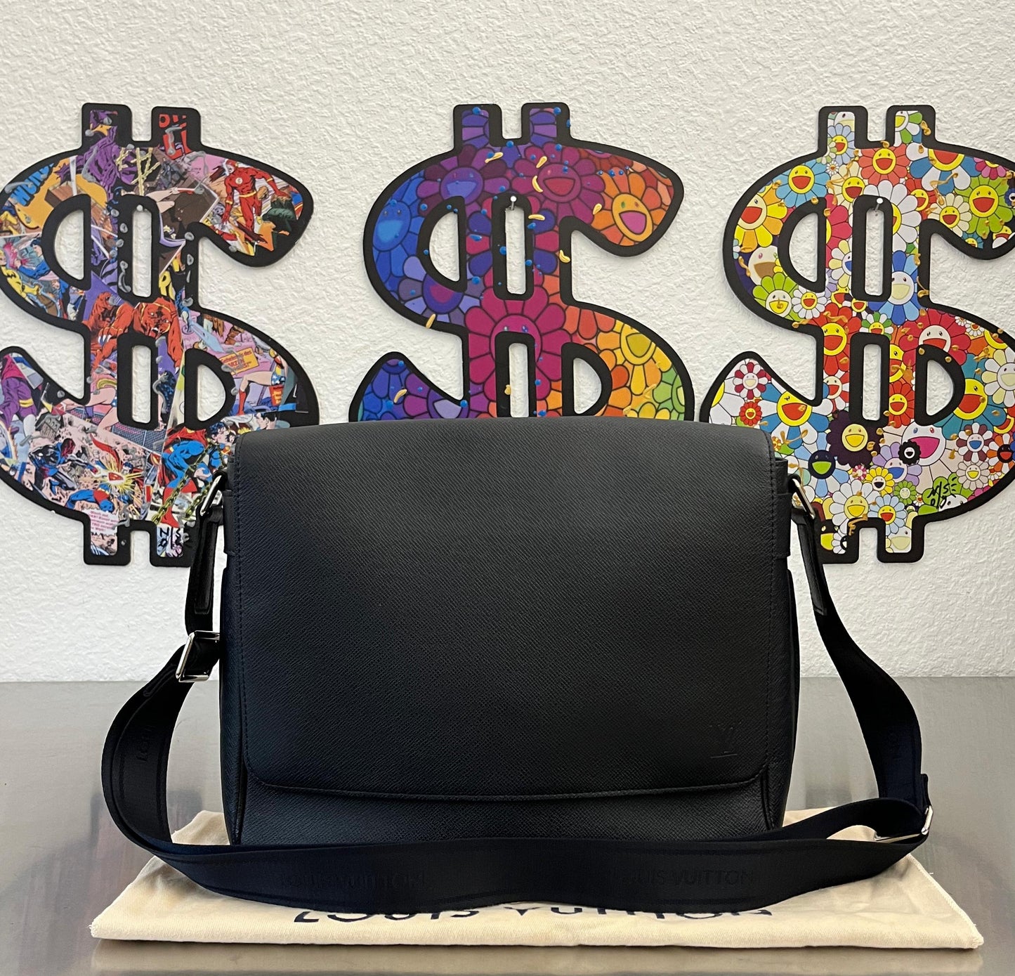 Louis Vuitton Roman MM Taiga Messenger