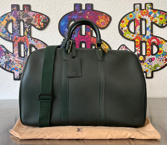 Louis Vuitton Kendall PM Taiga (Dunkelgrün)