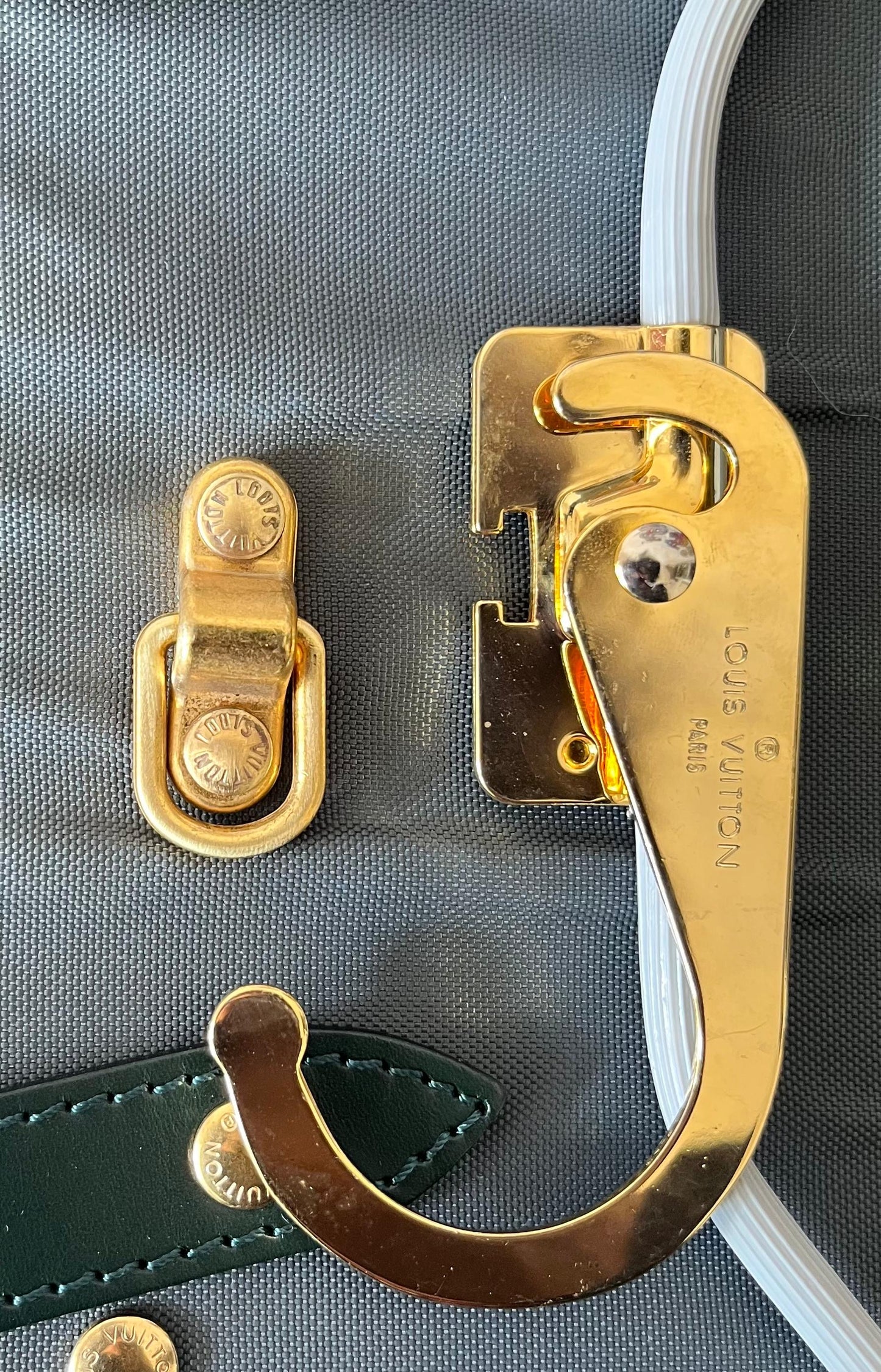 Louis Vuitton Helanga Taiga