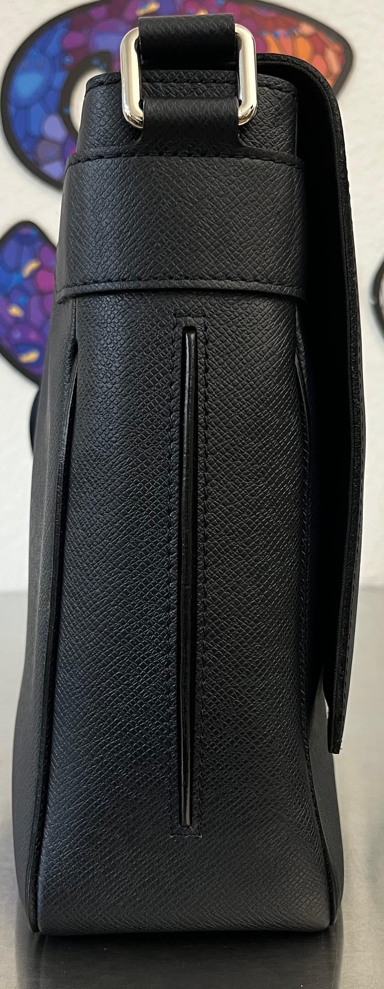 Louis Vuitton Roman MM Taiga Messenger