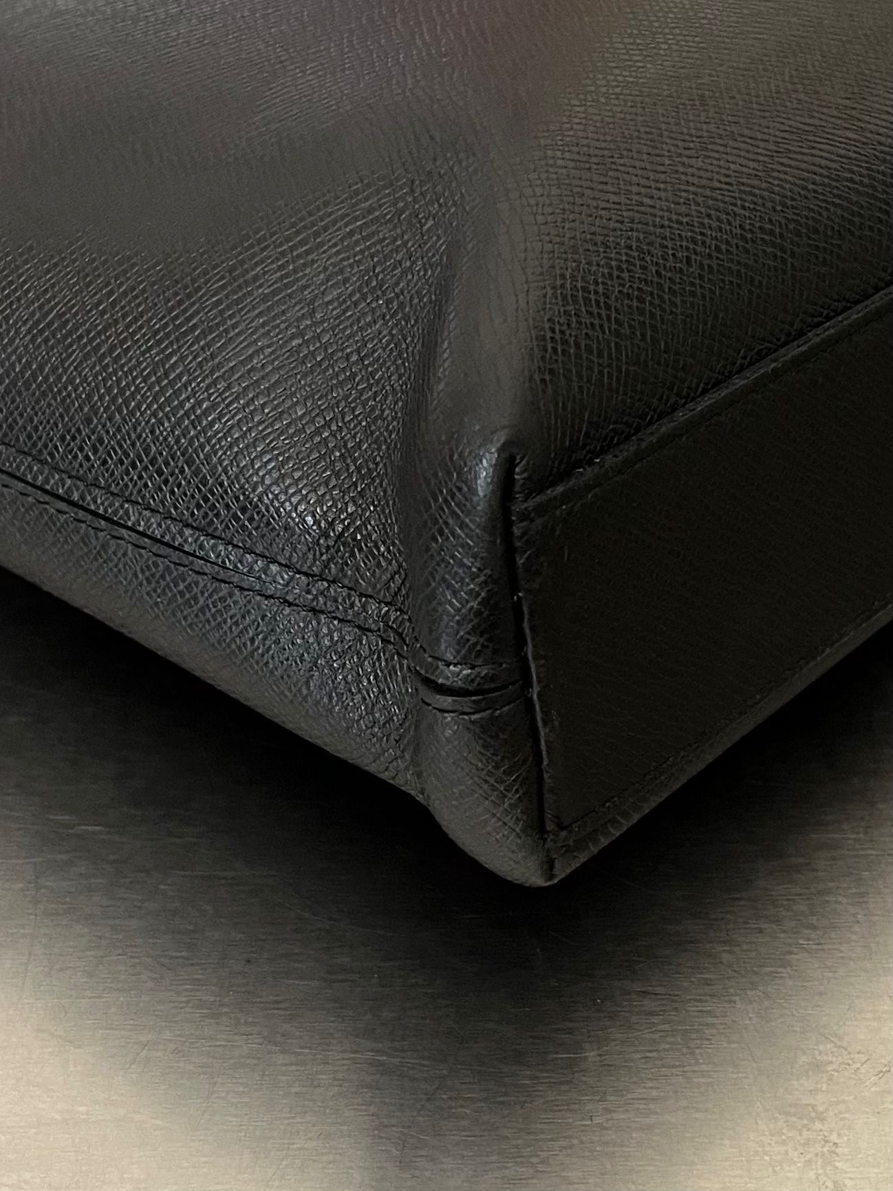Louis Vuitton Anton