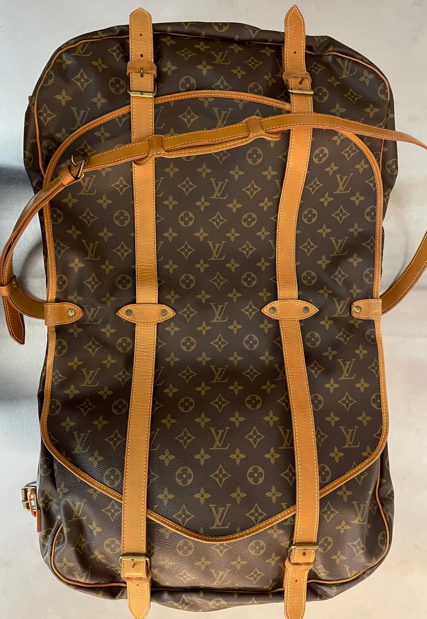 Louis Vuitton Saumur 43