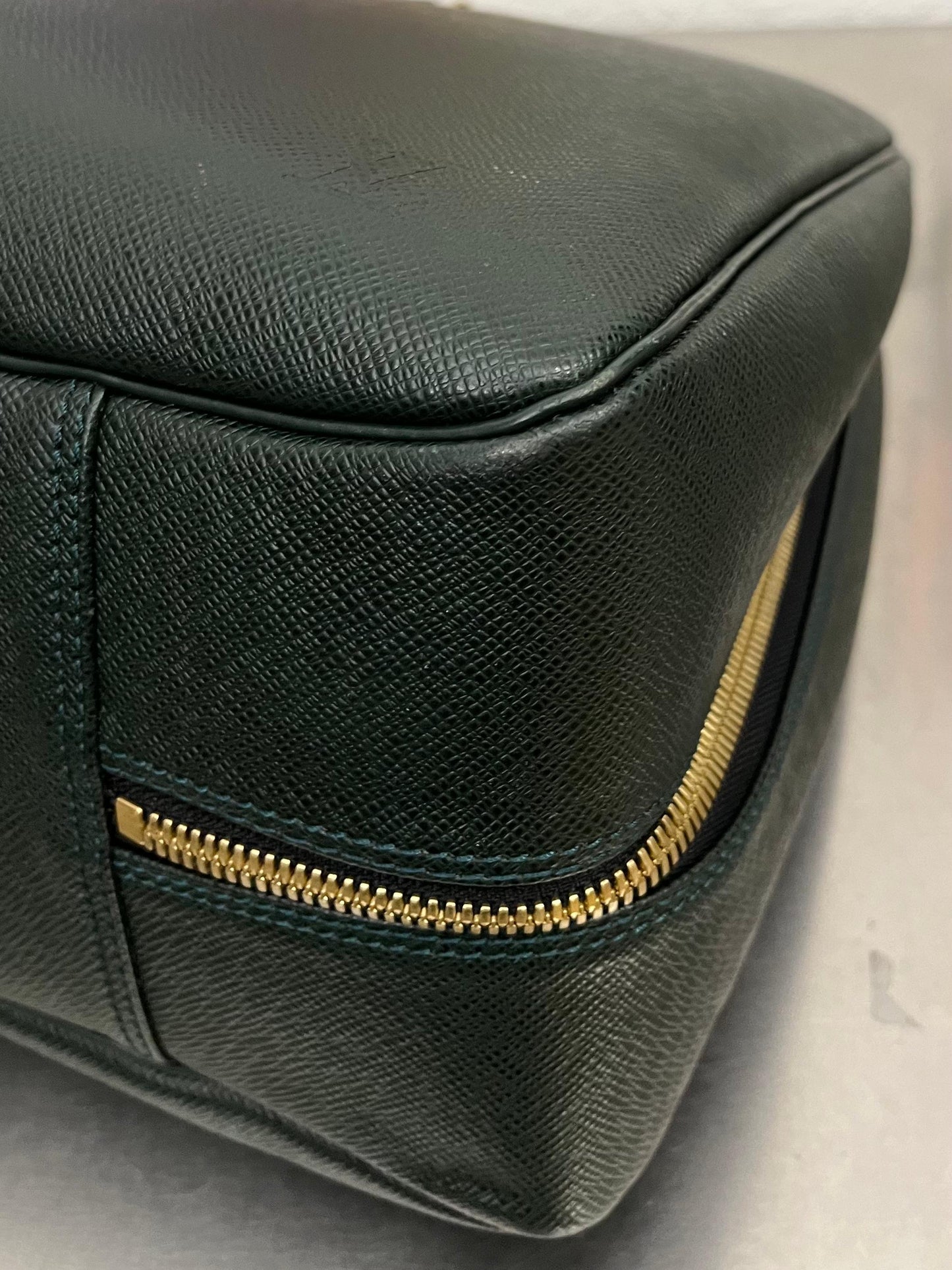 Louis Vuitton Helanga Taiga