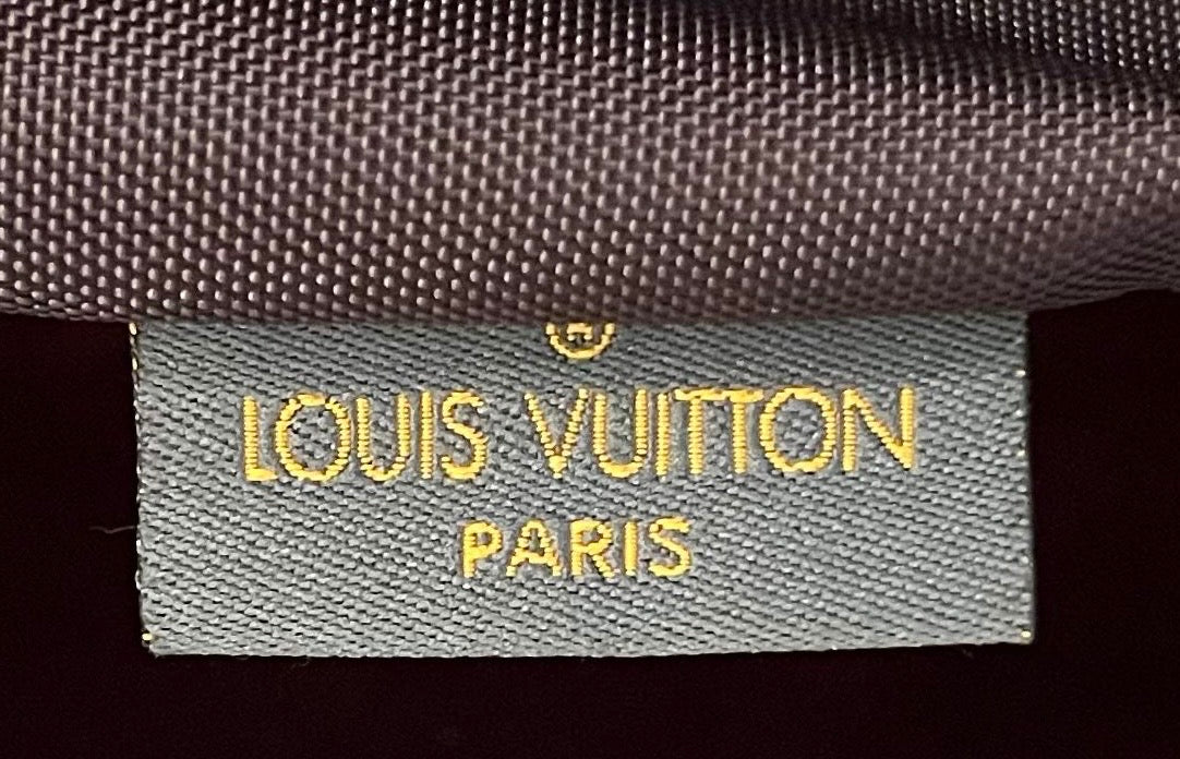 Louis Vuitton Helanga Taiga