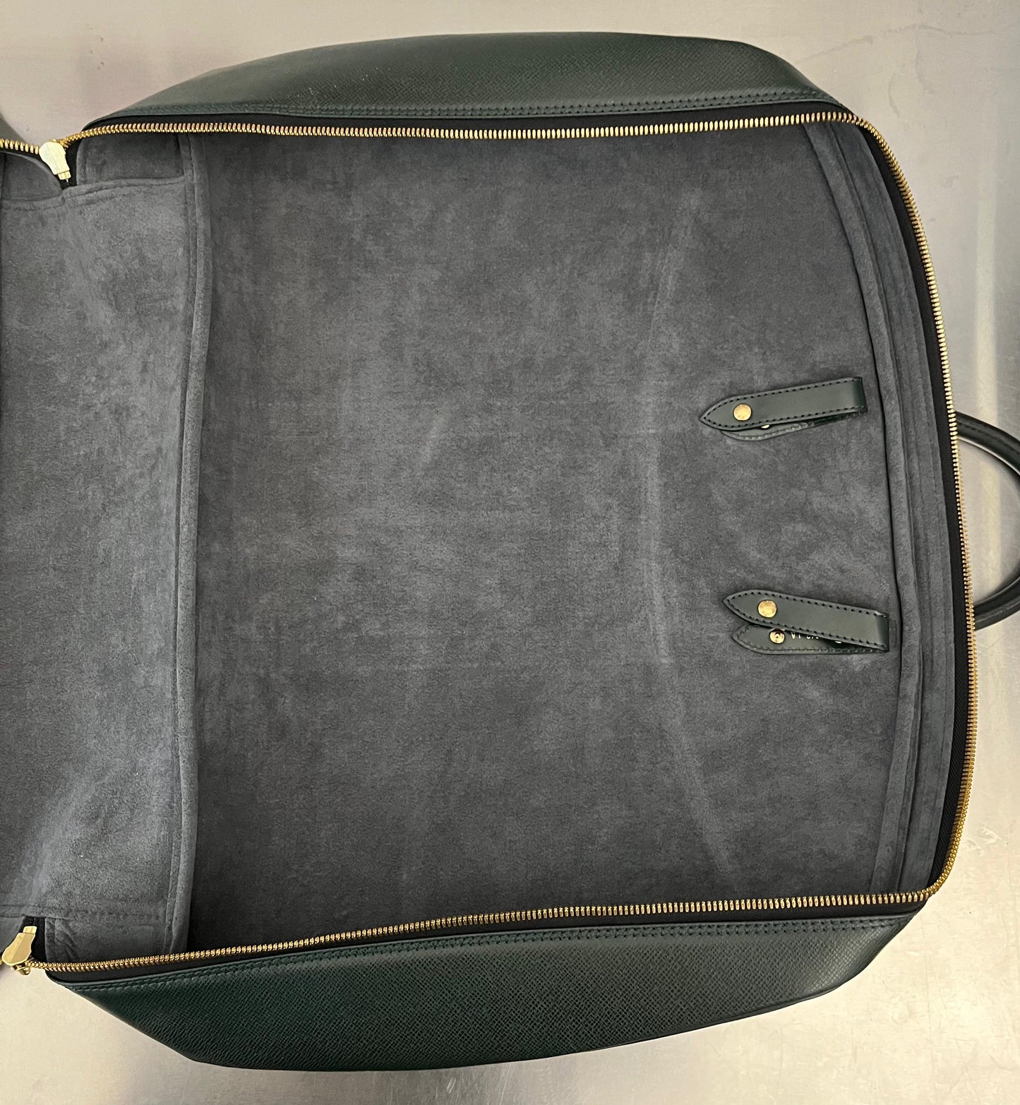 Louis Vuitton Helanga Taiga