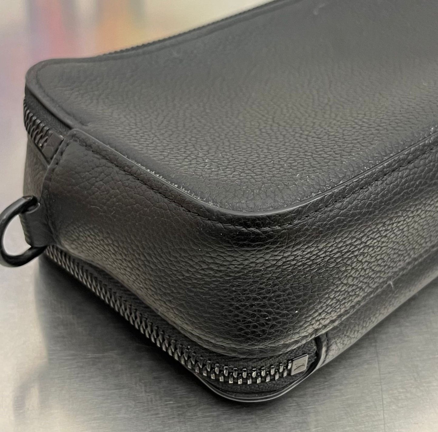 Louis Vuitton Alpha Wearable Geldbörse