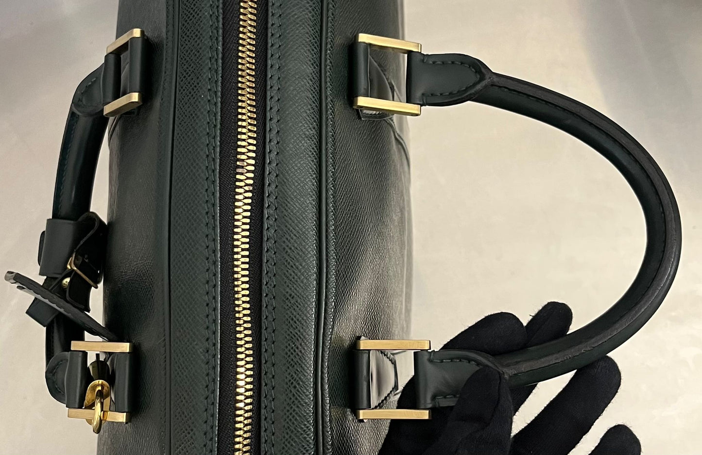 Louis Vuitton Helanga Taiga