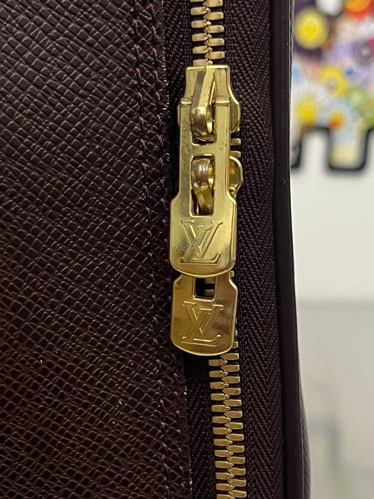 Louis Vuitton Porte Ordinateur Toura Taiga
