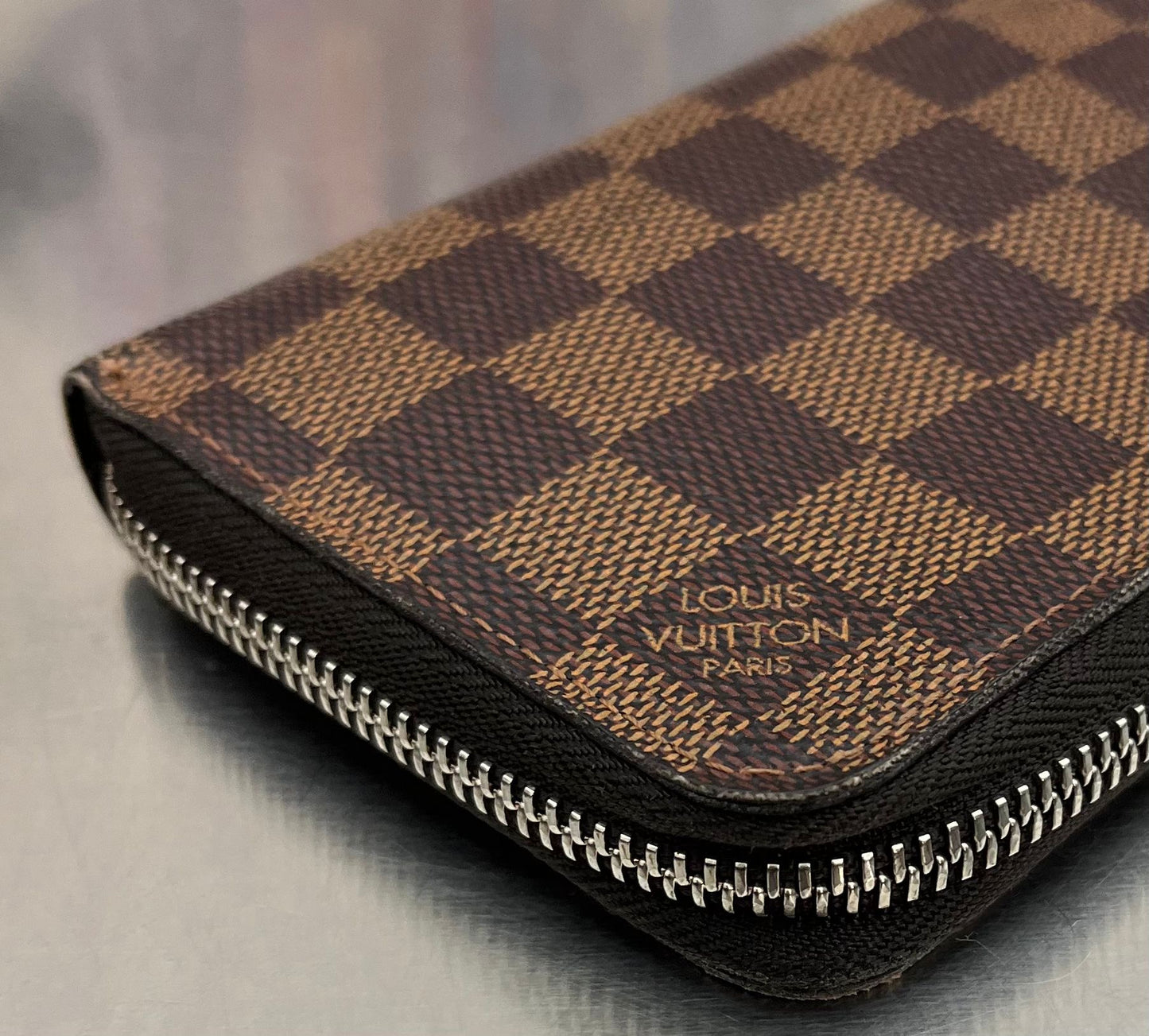 Louis Vuitton Zippy Vertical Damier