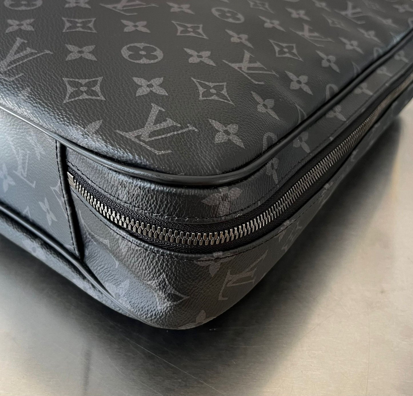 Louis Vuitton Kleiderschutzhülle Monogram Eclipse