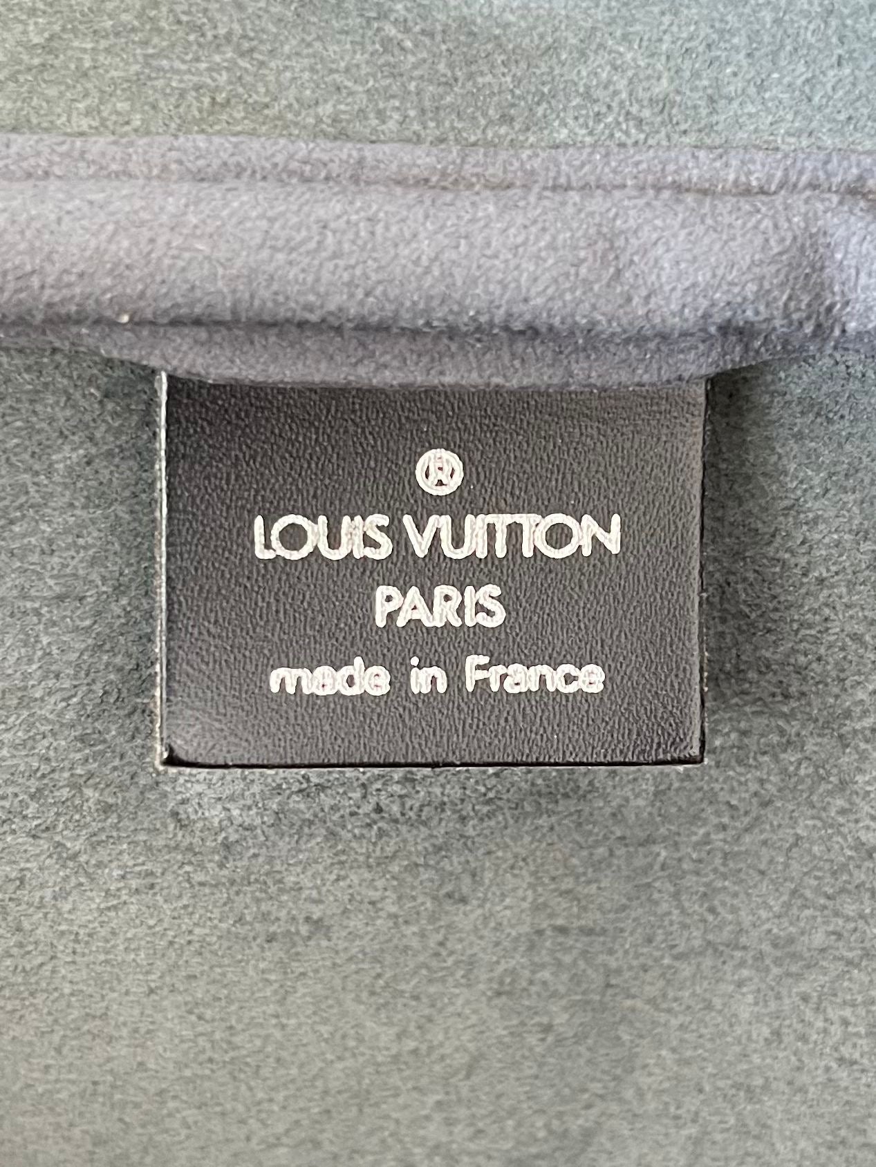 Louis Vuitton Kendall GM Taiga Leder
