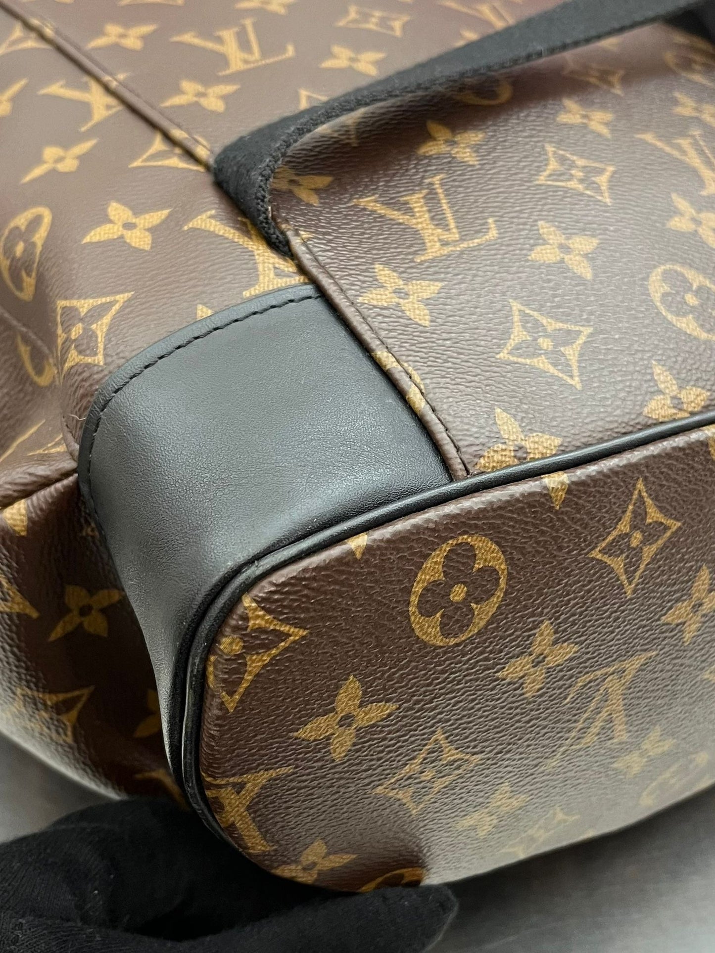 Louis Vuitton Christopher MM