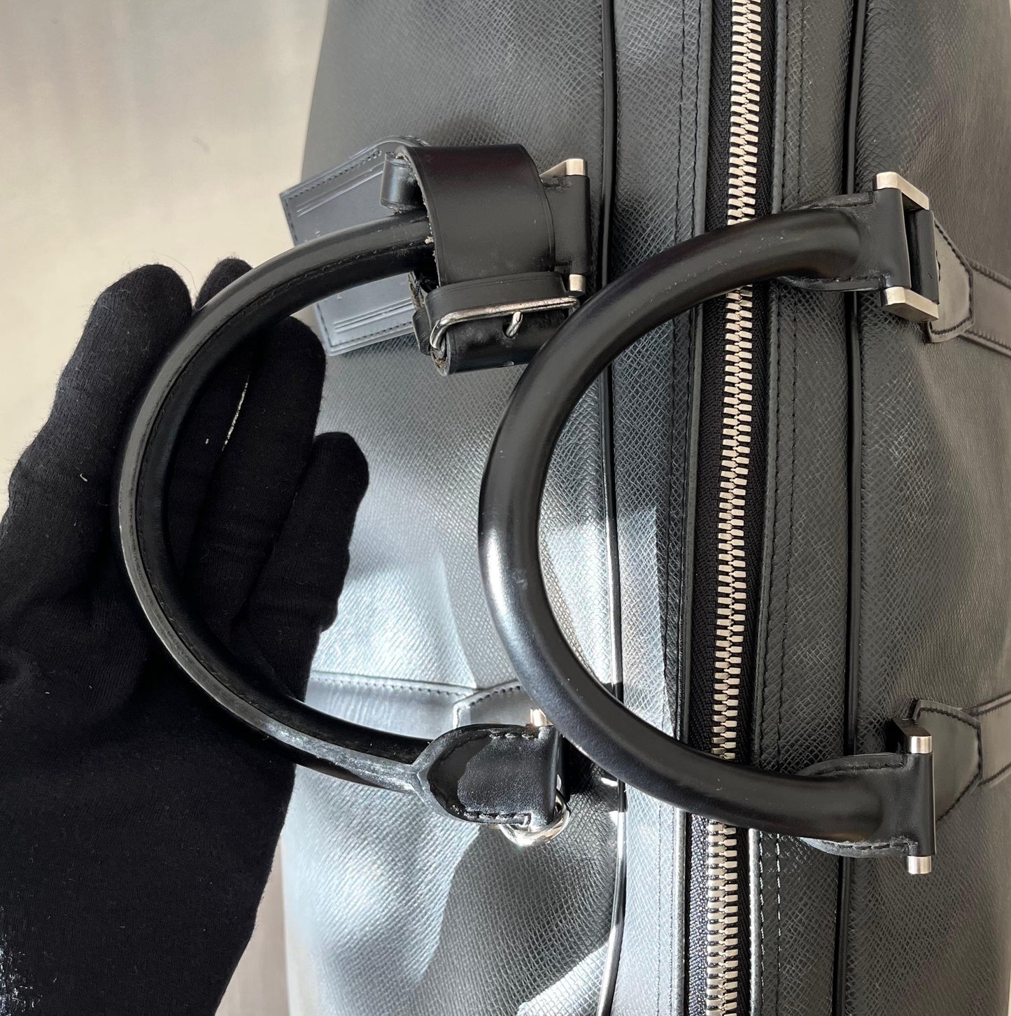 Louis Vuitton Kendall GM Taiga Leder