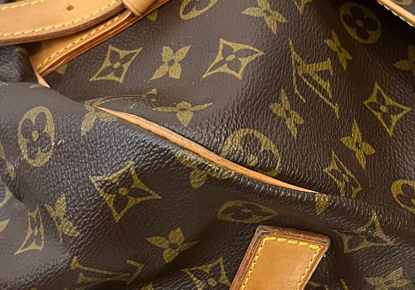 Louis Vuitton Saumur 43