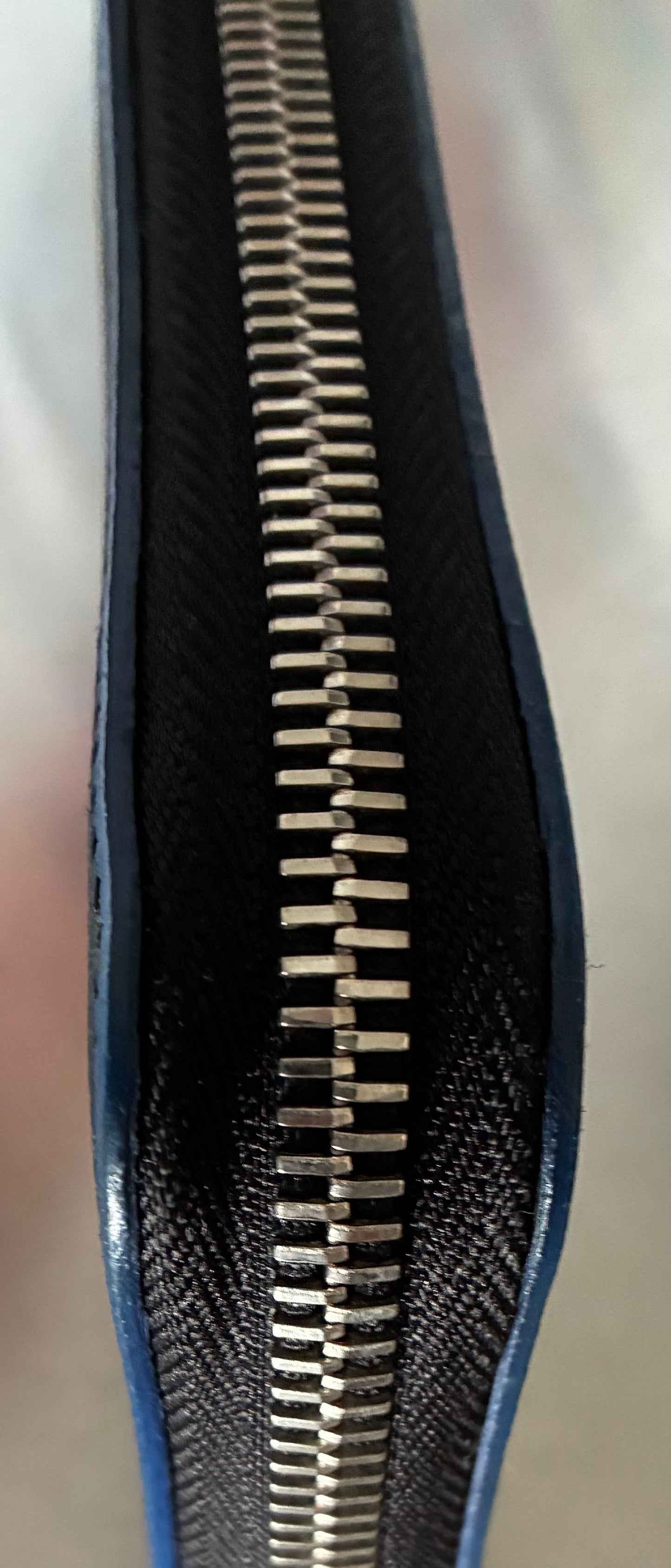 Louis Vuitton Zippy Vertical Taiga