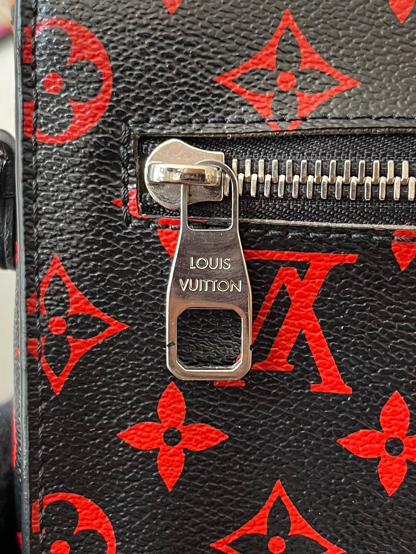 Louis Vuitton Metis Pochette Infrarouge (Limitiertes Modell)