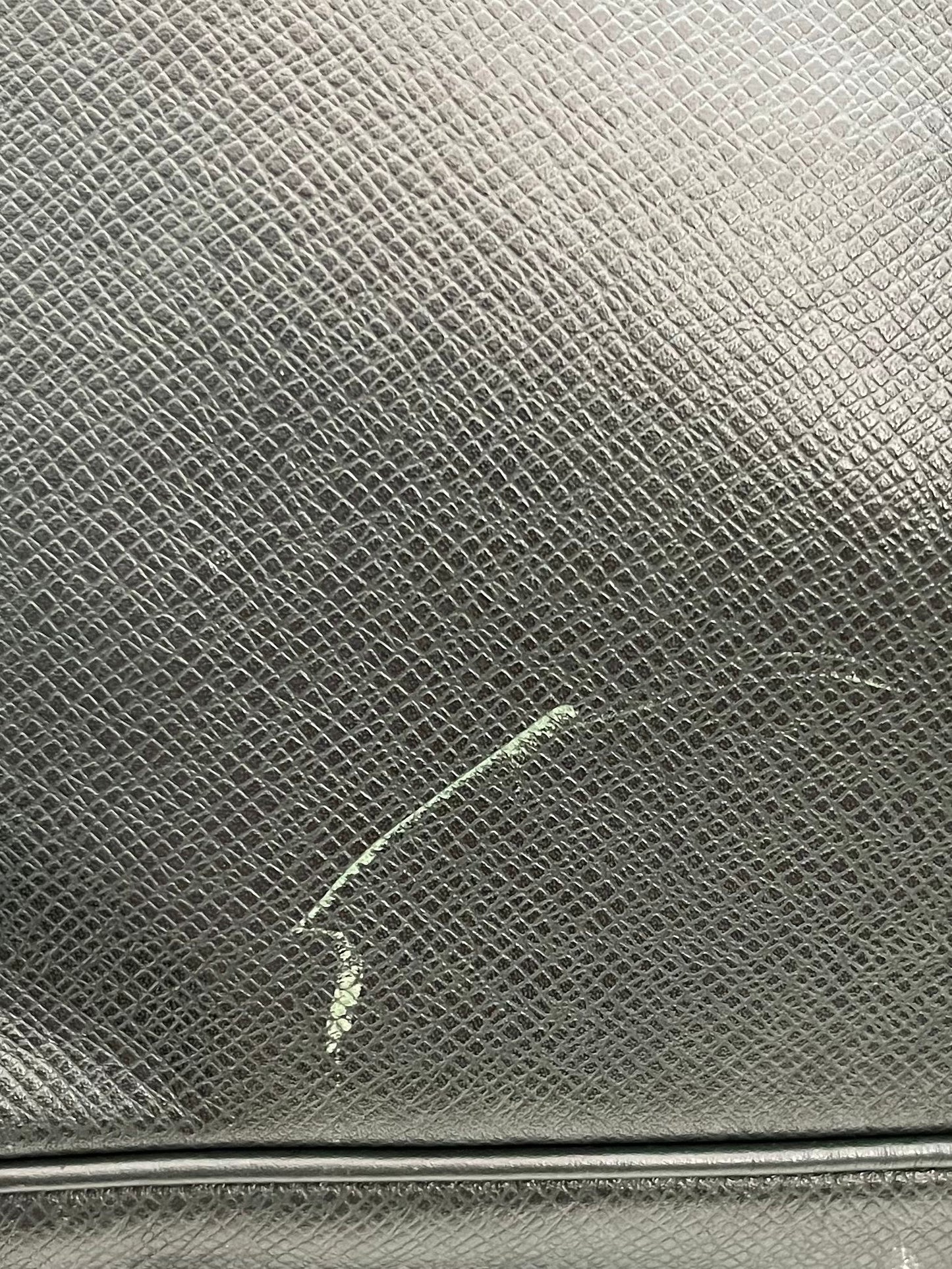 Louis Vuitton Kendall GM Taiga