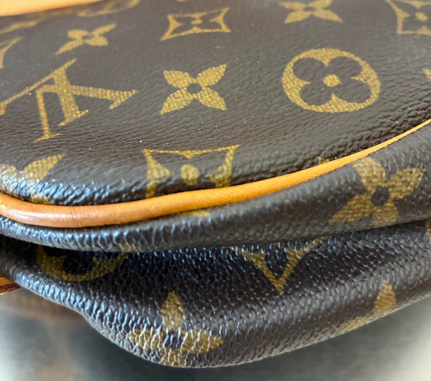 Louis Vuitton Saumur 30