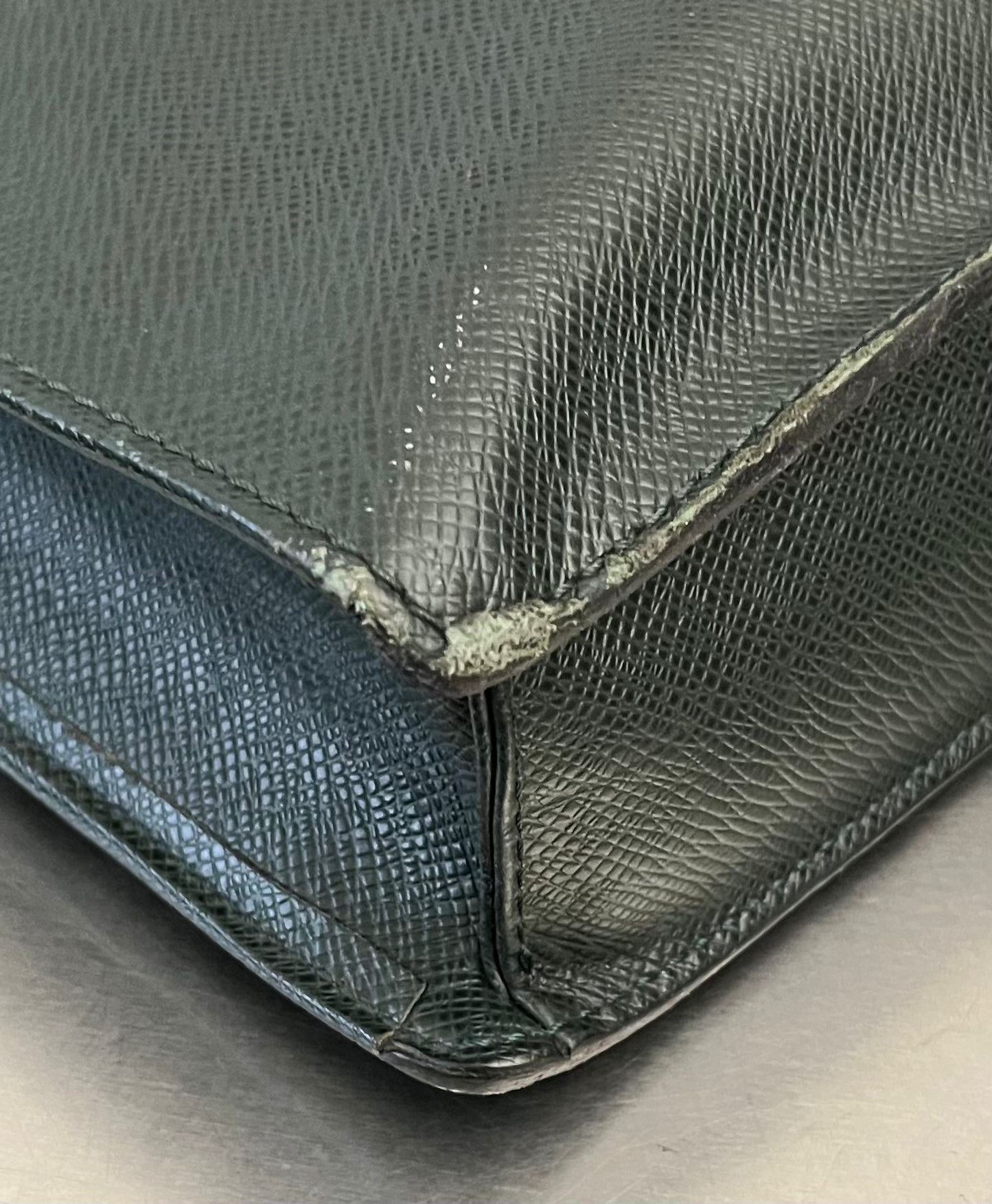 Louis Vuitton Serviette Kourad (Dunkelgrün)