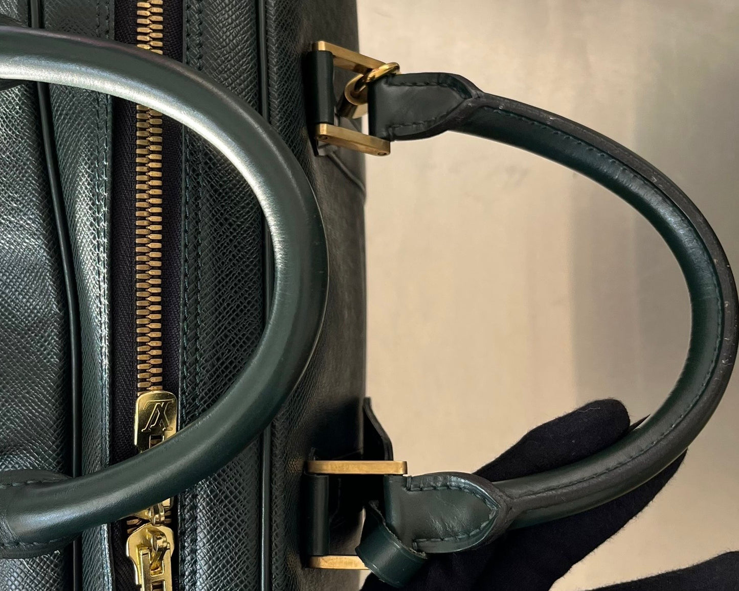 Louis Vuitton Helanga Taiga