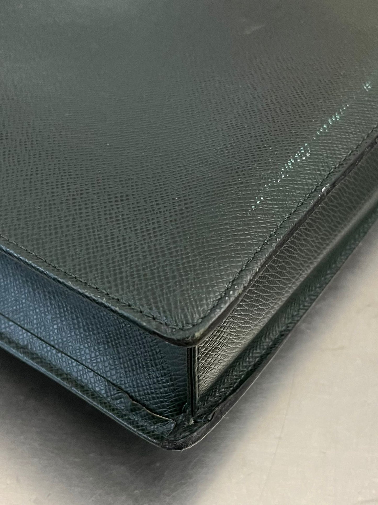 Louis Vuitton Serviette Kourad (Dunkelgrün)