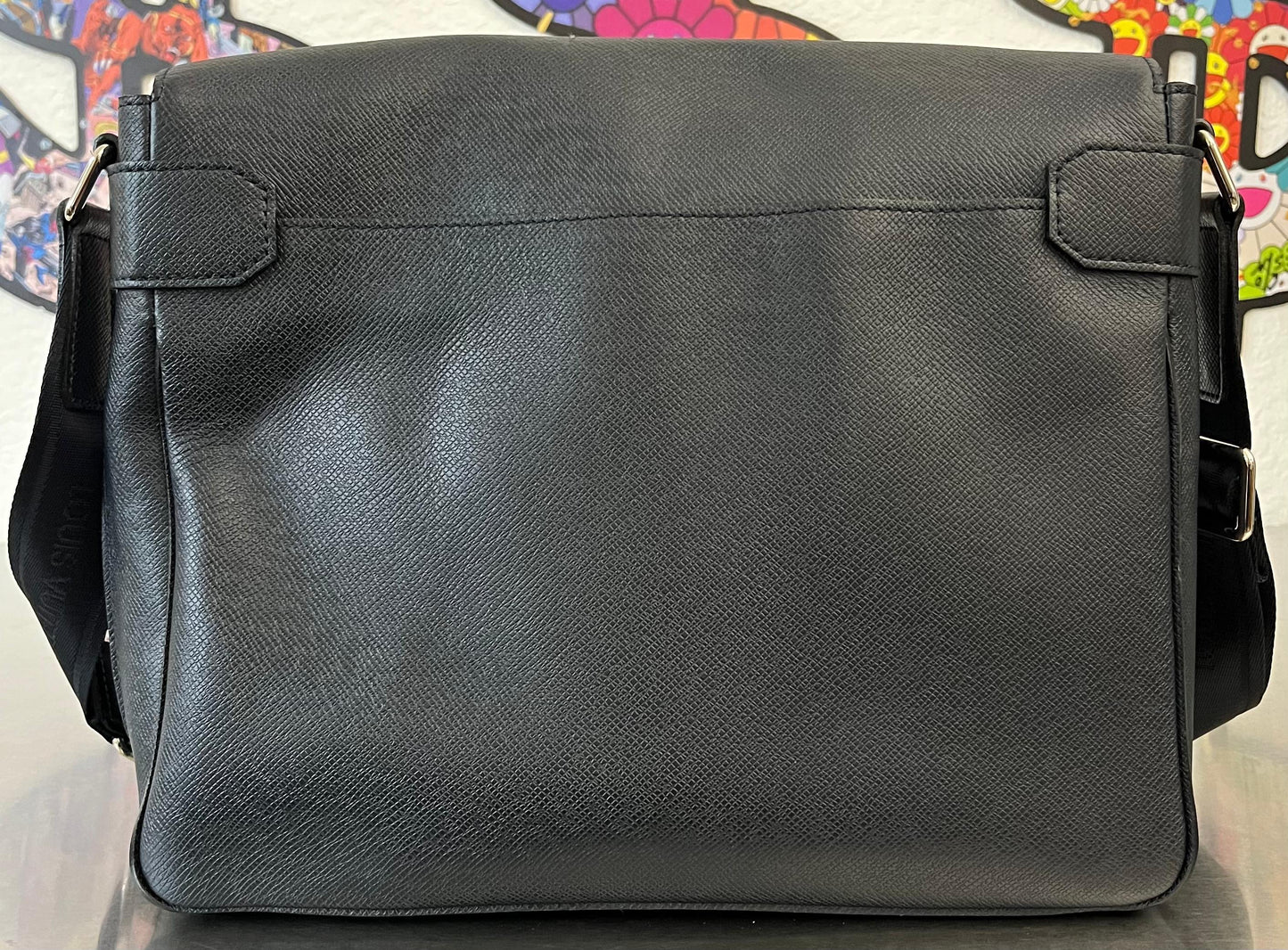 Louis Vuitton Roman MM Taiga Messenger