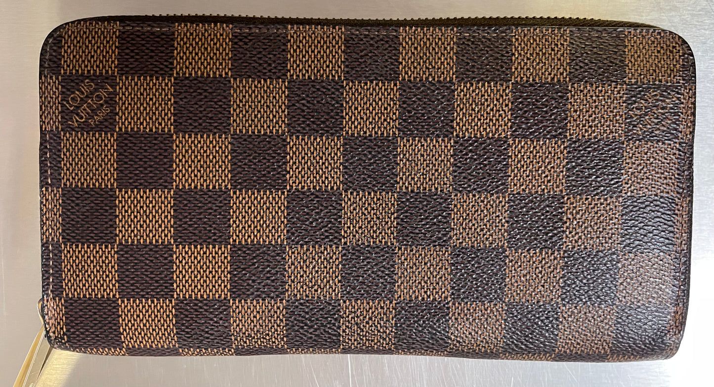 Louis Vuitton Zippy Damier