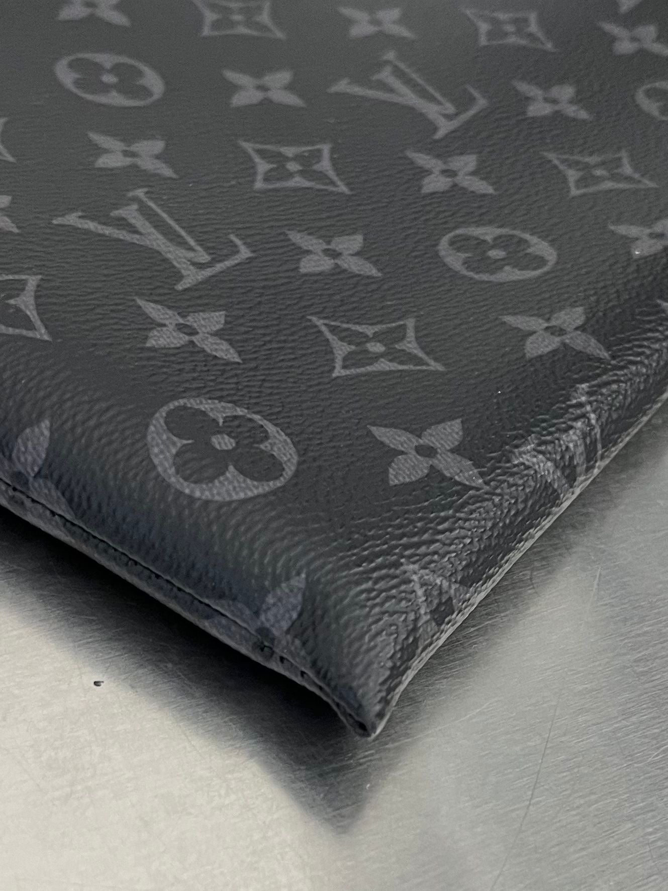 Louis Vuitton Pochette Discovery GM