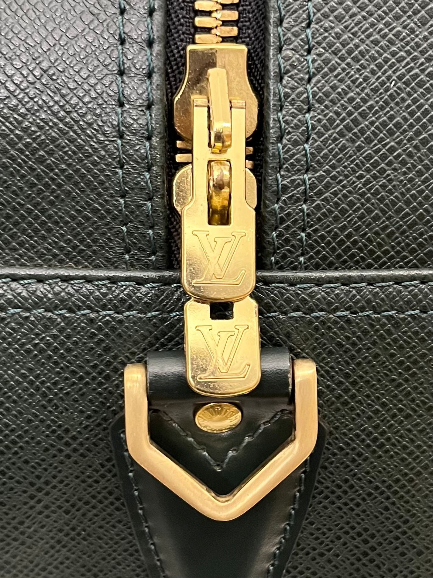 Louis Vuitton Kendall GM Taiga Leder