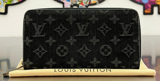 Louis Vuitton Zippy Black Denim