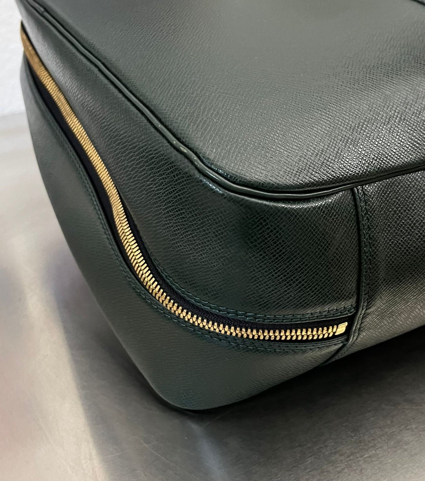 Louis Vuitton Helanga Taiga