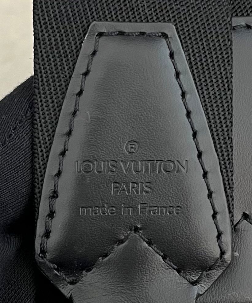 Louis Vuitton Kendall PM Taiga