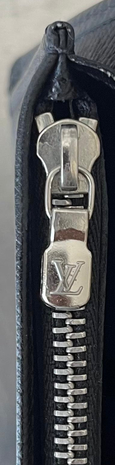 Louis Vuitton Brazza Taiga