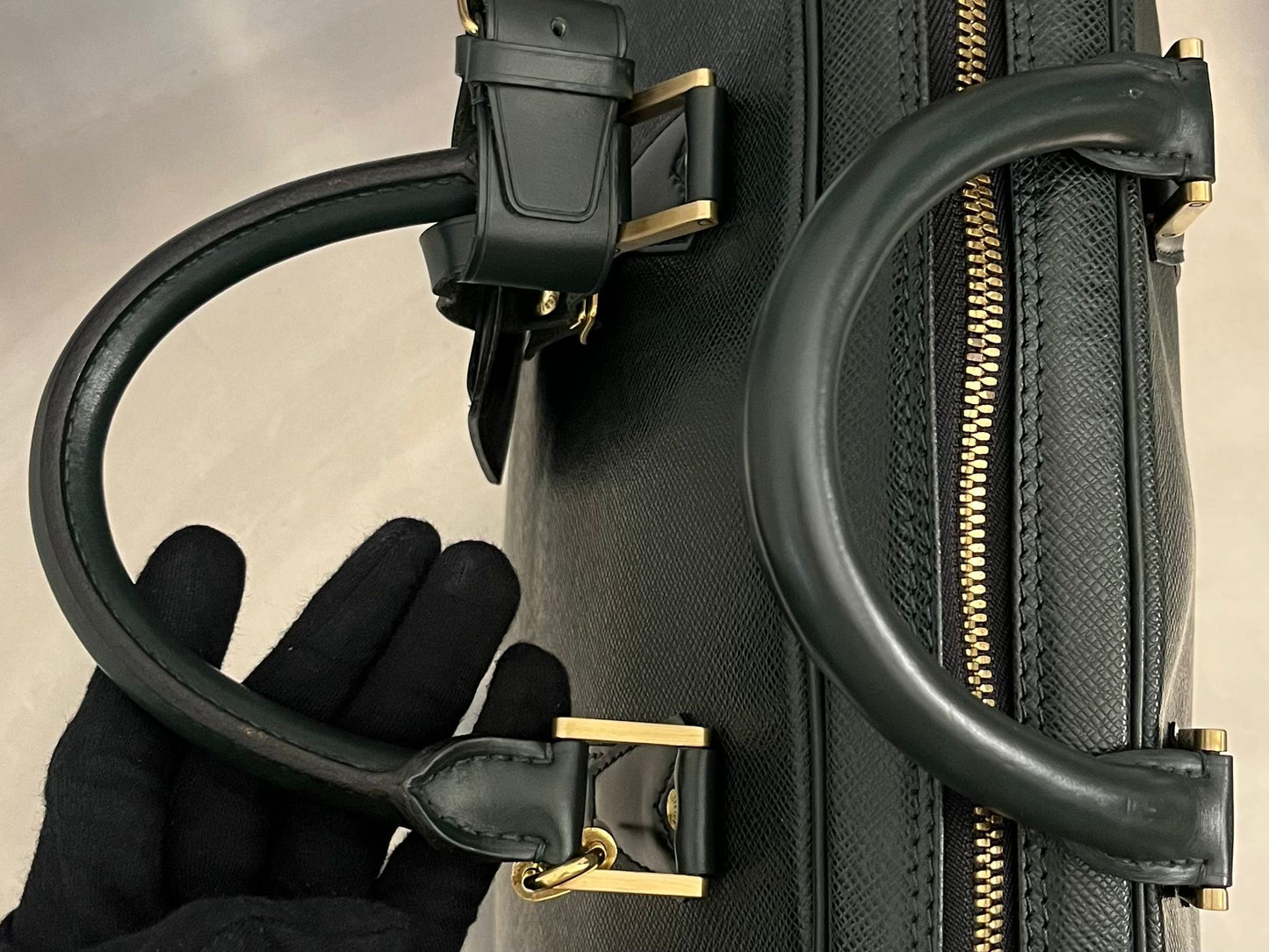 Louis Vuitton Helanga Taiga