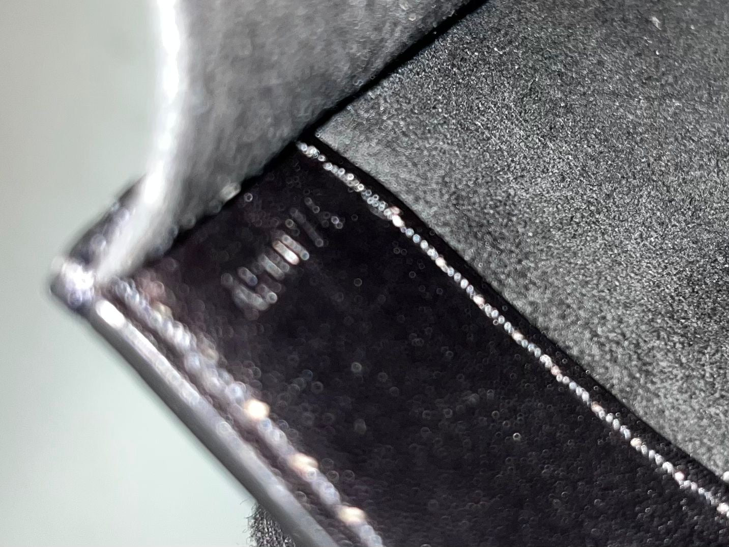 Louis Vuitton Larry Epi Leder