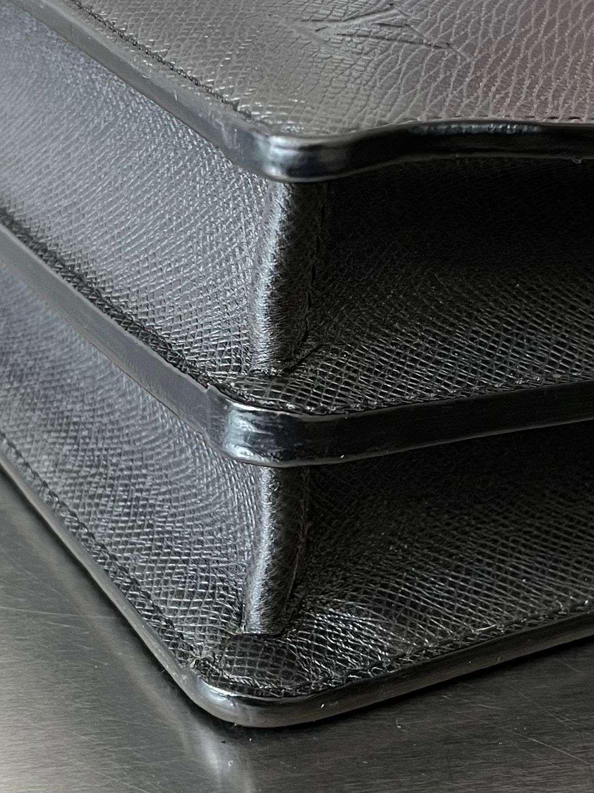 Louis Vuitton Neo Robusto 2 Taiga