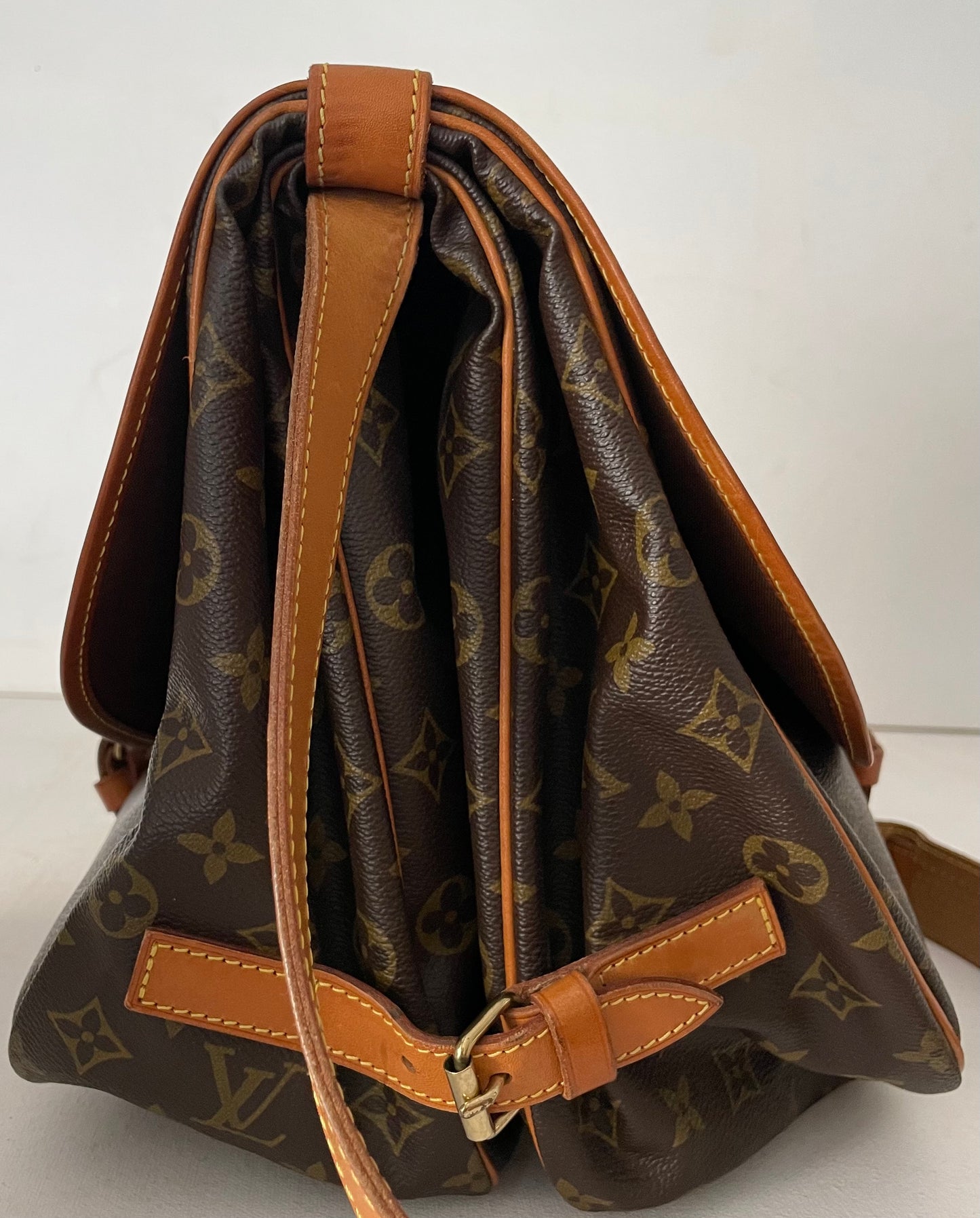 Louis Vuitton Saumur 35