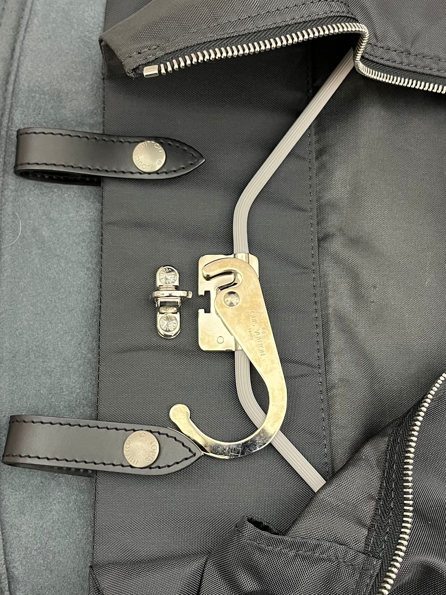 Louis Vuitton Helanga Taiga