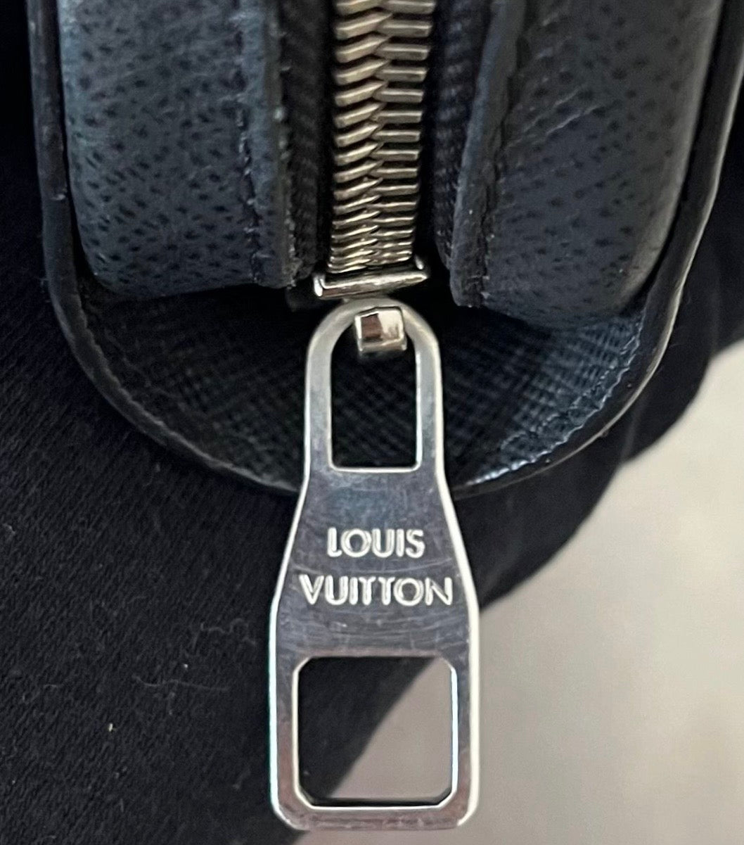 Louis Vuitton Zippy XL Taiga