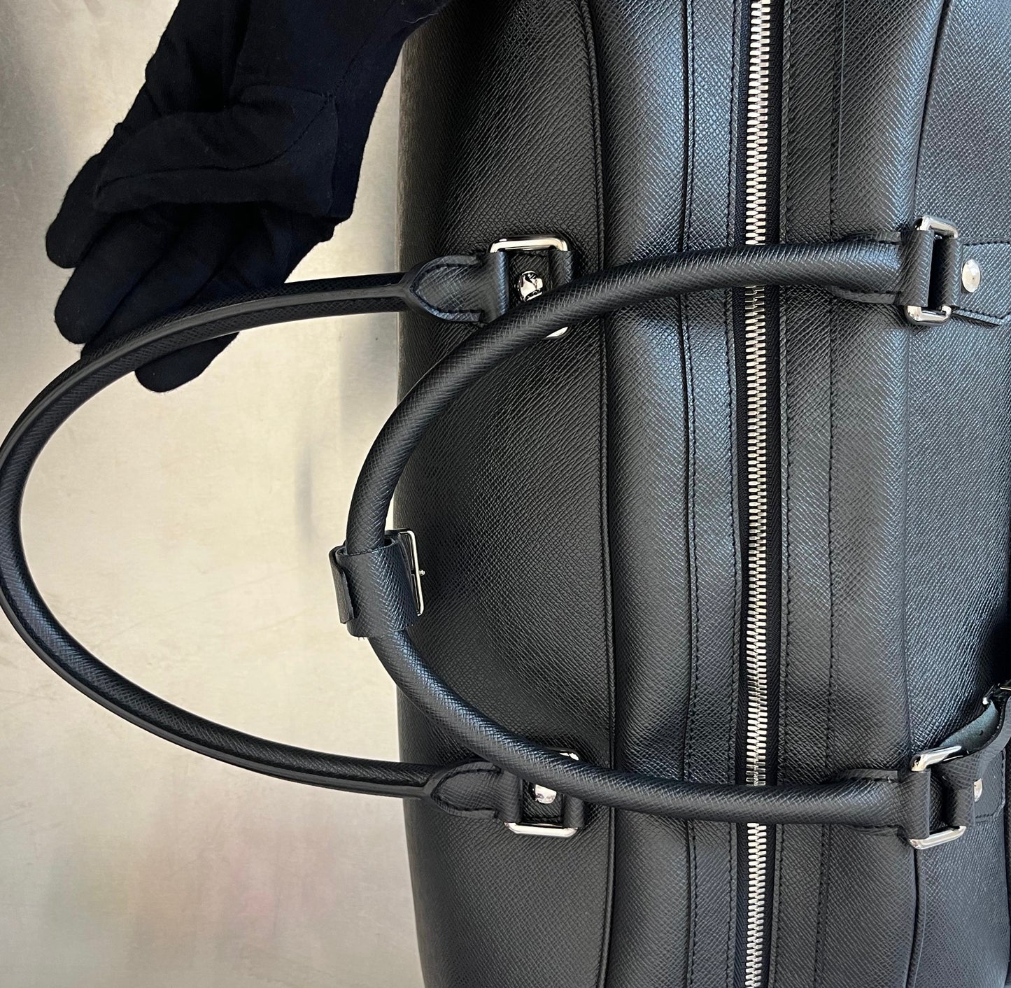 Louis Vuitton Nikolai  Taiga Leder