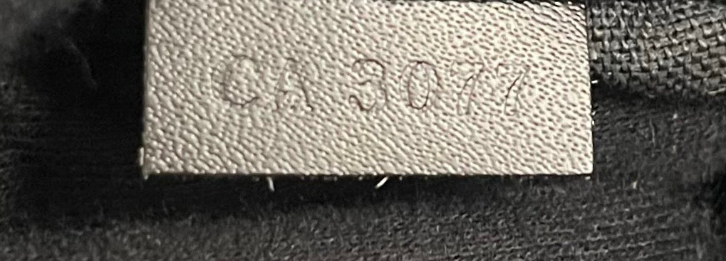 Louis Vuitton Nikolai  Taiga Leder