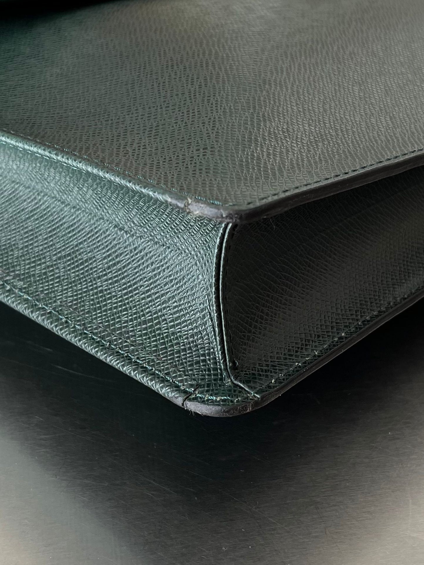 Louis Vuitton Serviette Kourad (Dunkelgrün)