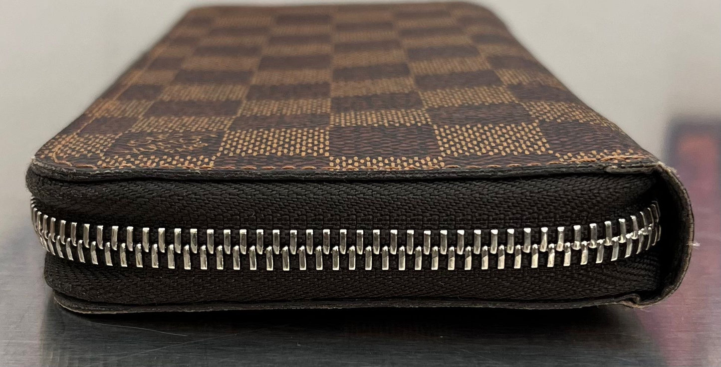 Louis Vuitton Zippy Vertical Damier